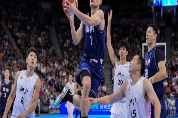 世界冰壶混双锦标赛凌智韩雨参赛与加拿大对决及晋级前景分析